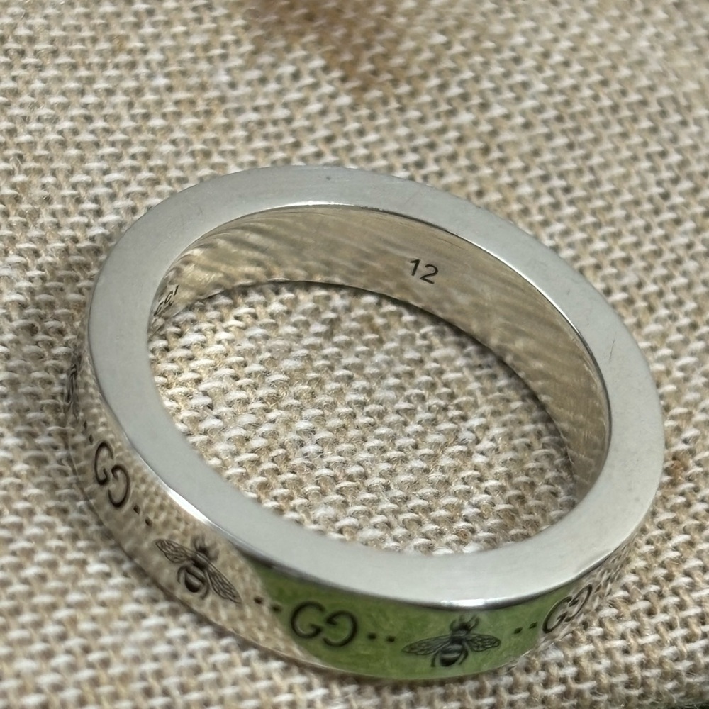 Gucci GG and Bee Engraved Silver Ring - Picture 5 of 9